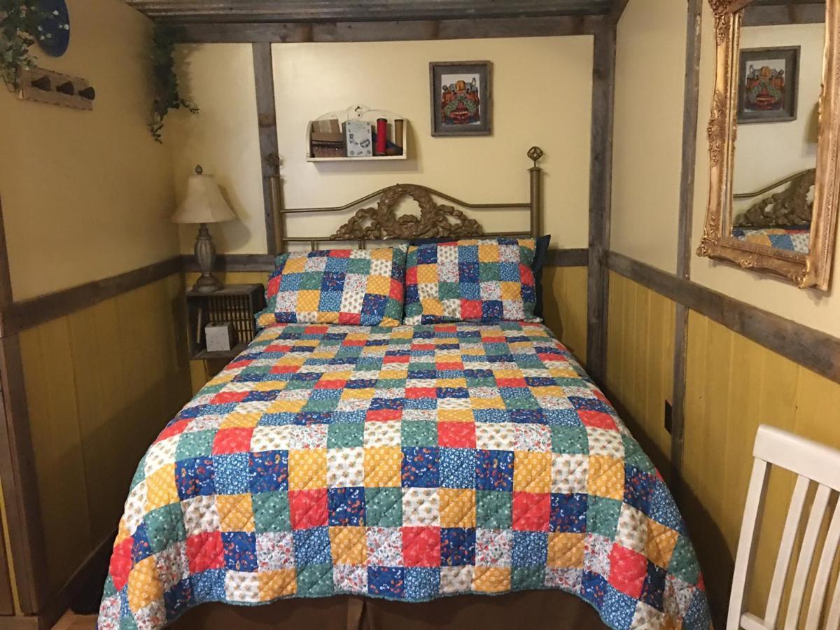 Acorn Hideaways Canton Charming Pioneer Suite 1890'S General Store Екстер'єр фото